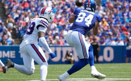 Chiefs vs. Giants props, picks, SportsLine Machine Learning Model AI predictions: Johnson over 22.5 receiving