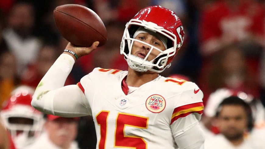 Where to watch Chiefs vs. Giants: TV channel, live stream, prediction, pick, odds, spread for 'SNF' matchup