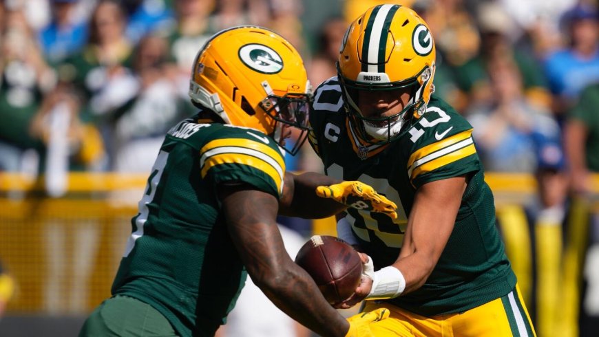 Best sportsbook promos for Packers vs. Cowboys on Sunday Night Football: Caesars, BetMGM promo codes