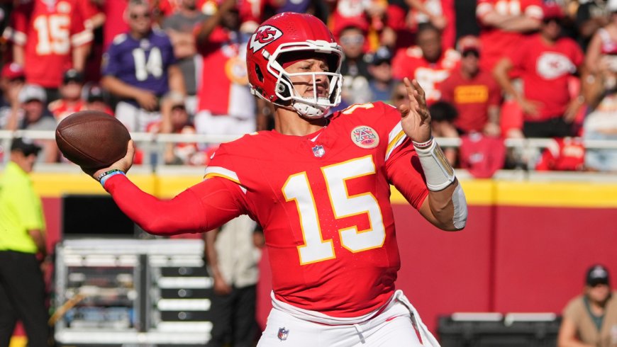 Biggest overreactions from NFL Week 4, plus grades for each team and picks for Monday night doubleheader