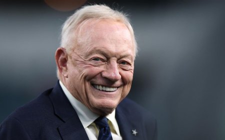Jerry Jones insists flipping off fans at Cowboys-Jets was accidental: 'The intention was thumbs up'