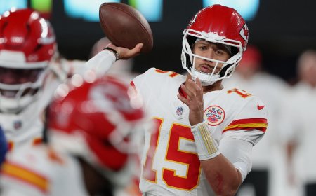 Today's top games to watch, best bets, odds: Lions vs. Chiefs, ALCS and more