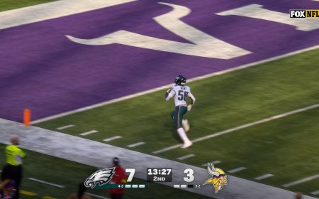 Jalyx Hunt returns interception for TD, extending Eagles' lead over Vikings | NFL Highlights