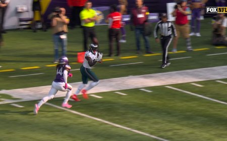 Jalen Hurts connects with AJ Brown for 37-yard TD, giving Eagles early lead over Vikings | NFL Highlights