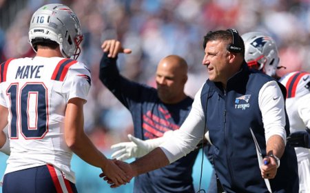 WATCH: Patriots' Mike Vrabel gets game ball from Drake Maye after defeating Titans, his former team