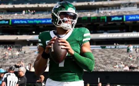 Jets bench Justin Fields: Aaron Glenn won't commit to a starting QB following Week 7 loss to Panthers
