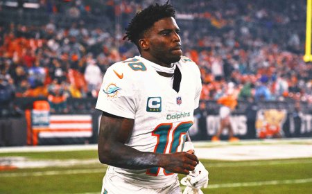 Dolphins' Tyreek Hill Undecided on Retiring After Season-Ending Knee Injury