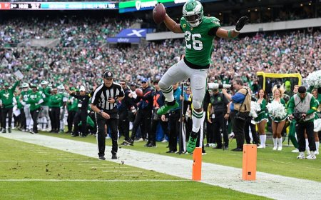 Eagles' honorary tight end adds crucial wrinkle to offense, helping Saquon Barkley and run game get going