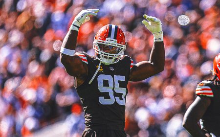 2025 NFL DPOY Odds: Myles Garrett Chasing Micah Parsons Atop Oddsboard