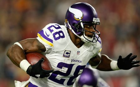 Ex-NFL star Adrian Peterson found asleep in SUV before DWI, weapons arrest in Texas, affidavit says
