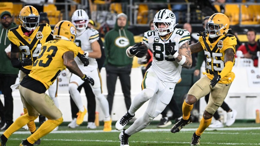 Steelers' safety DeShon Elliott carted off after suffering possibly serious knee injury vs. Packers on 'SNF'