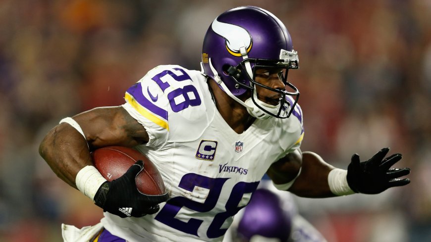 Ex-NFL star Adrian Peterson found asleep in SUV before DWI, weapons arrest in Texas, affidavit says