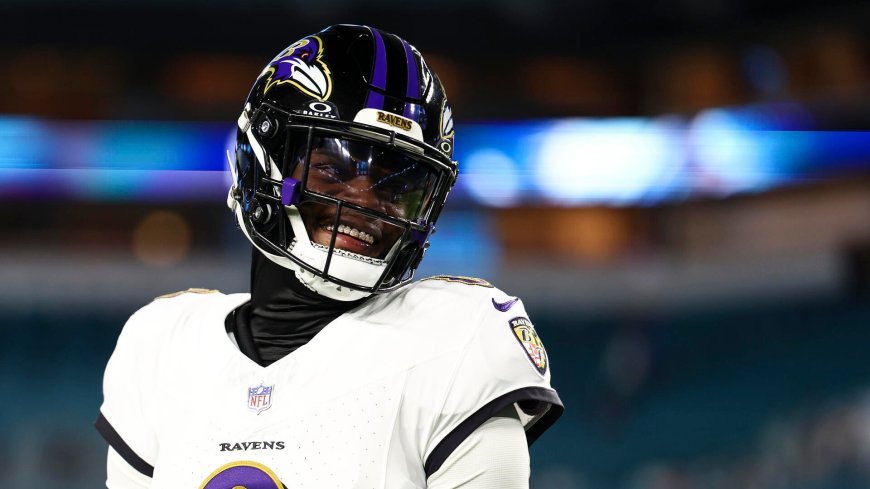 Ravens top Dolphins in Lamar Jackson's return; World Series will end in Toronto; NFL, college football picks