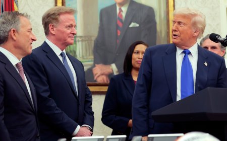 Donald Trump wants Commanders' new stadium in Washington, D.C. named after him, per report