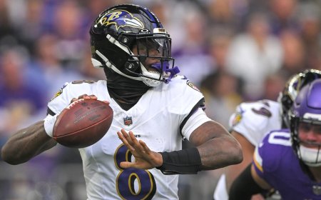 Lamar Jackson injury: Ravens QB misses practice but knee 'should be OK' per coach John Harbaugh