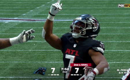 Bijan Robinson jukes into the endzone for a 2-yard rushing TD, giving Falcons lead over Panthers  | NFL Highlights