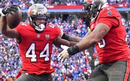 Buccaneers vs. Rams prediction, odds, line, time: 2025 Week 12 'Sunday Night Football' picks by proven expert