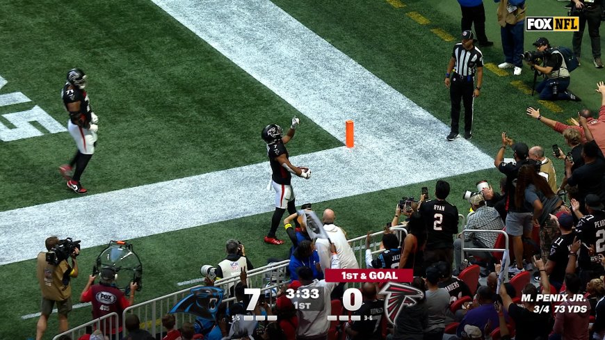 Bijan Robinson breaks two tackles for a 4-yard rushing TD, Falcons level the Panthers in the first quarter | NFL Highlights