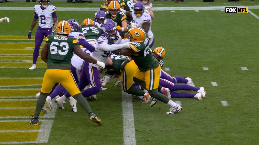 Packers' Emanuel Wilson rushes for a one-yard touchdown vs. Vikings | NFL Highlights