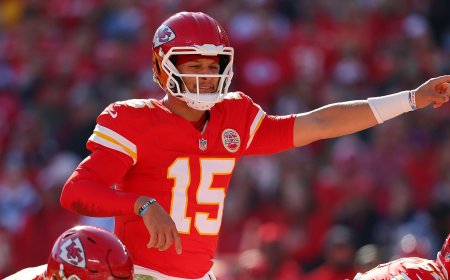 Chiefs vs. Texans prediction: Patrick Mahomes takes on Houston's top defense with playoff hopes on the line