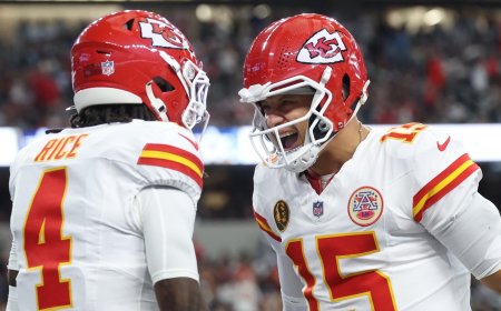 Today's top games to watch, best bets, odds: Texans vs. Chiefs, NBA and more