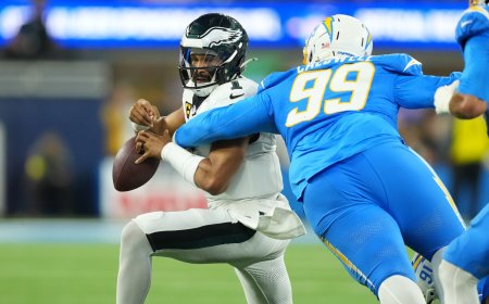 Turnovers doom Eagles in OT loss to Chargers; Four Heisman Trophy finalists revealed; Chiefs' season over?