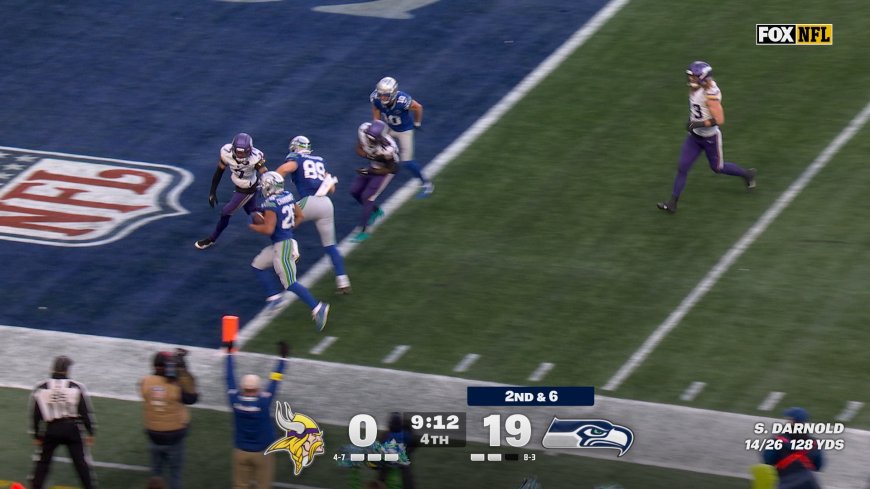 Seahawks’ Zach Charbonnet rushes for 17-yard TD, extending lead over Vikings