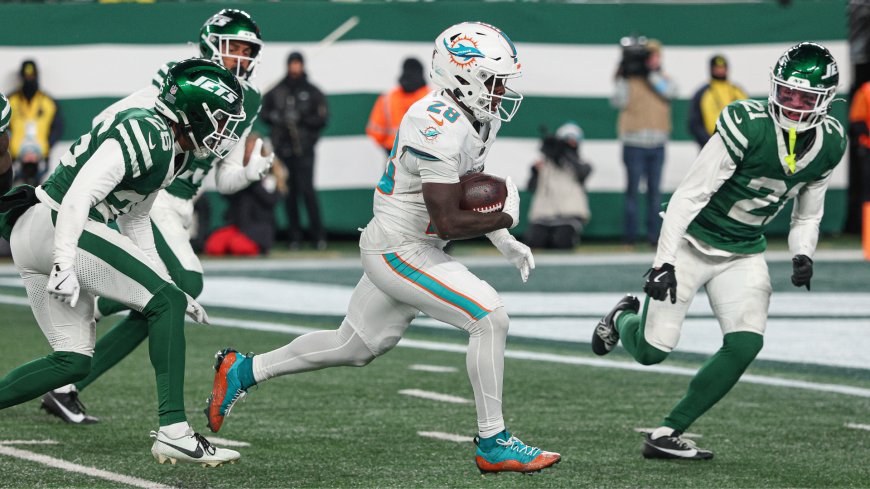 Jets vs. Dolphins prediction: Miami's De'Von Achane will continue the impressive run he's been on lately