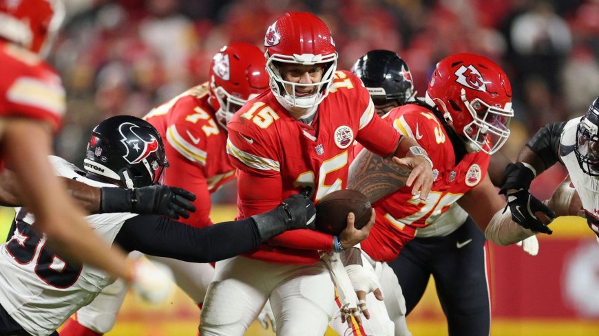 Patrick Mahomes acknowledges dwindling Chiefs playoff hopes as Kansas City falls below .500